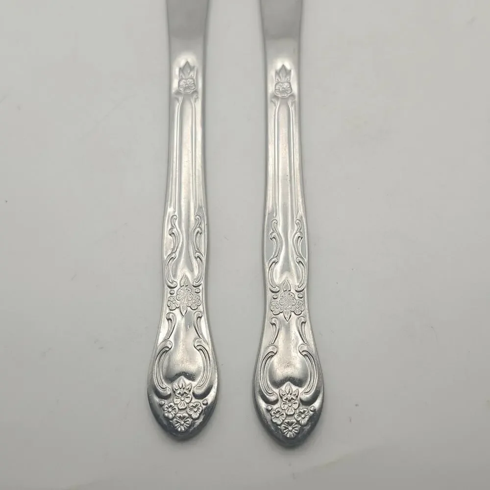 Oneida Thor OHS103 Dinner Knives‎ Pair Stainless Floral Scroll Flatware 8 3/8